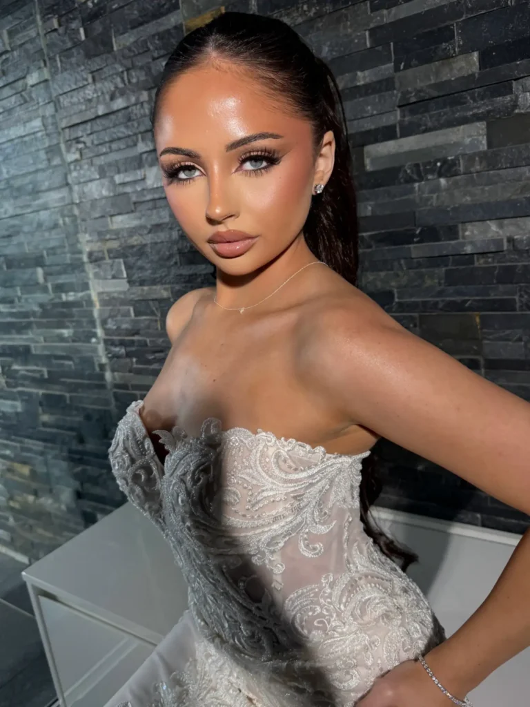 Sculpted Honey Glow
